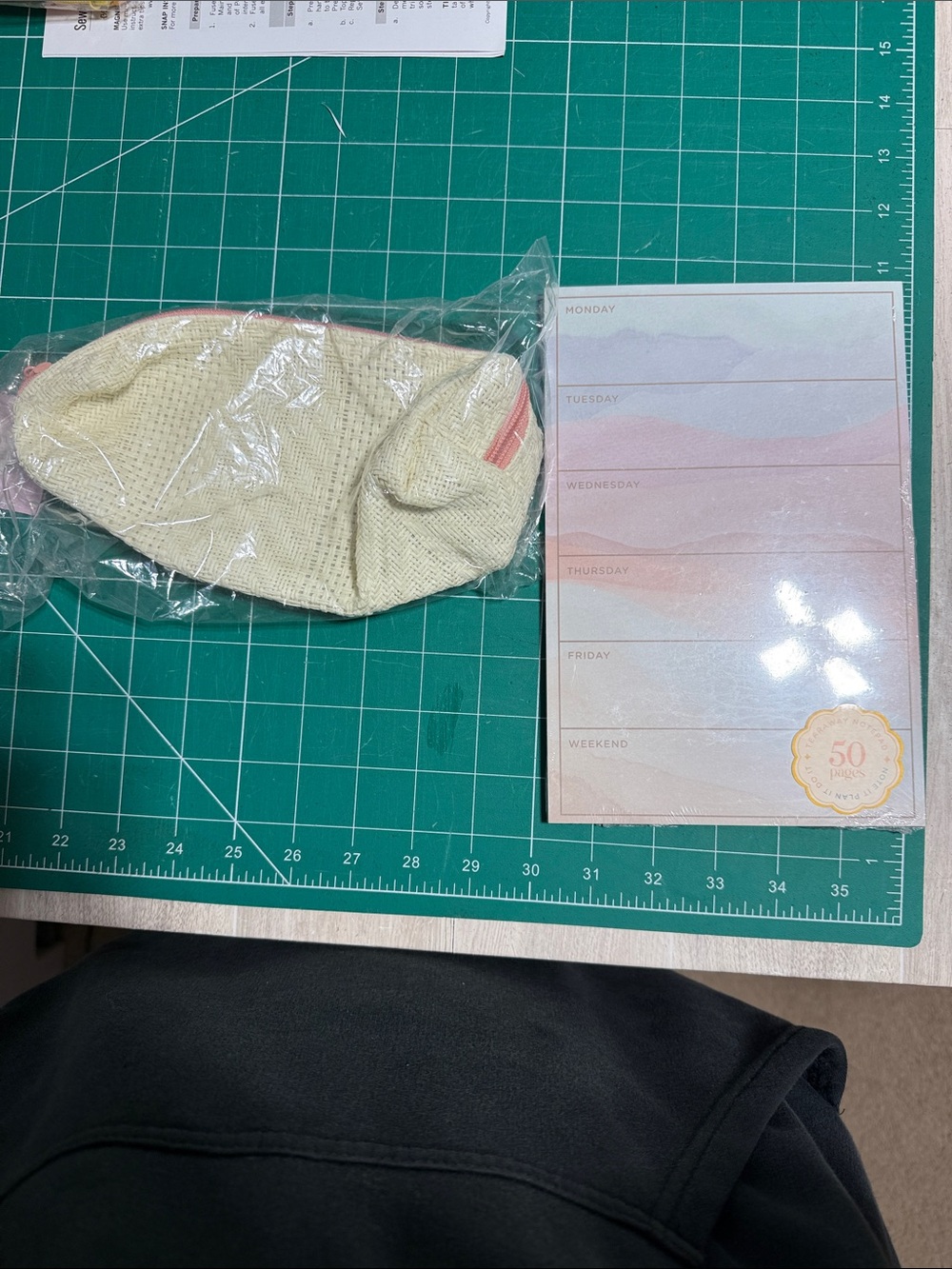Cream Knit pencil pouch  with Pastel weekly pad